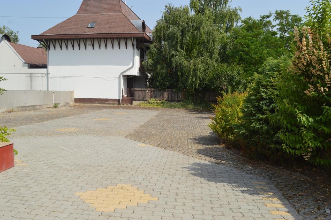 Aqua Oazis Apartman Hajduszoboszlo Exterior photo
